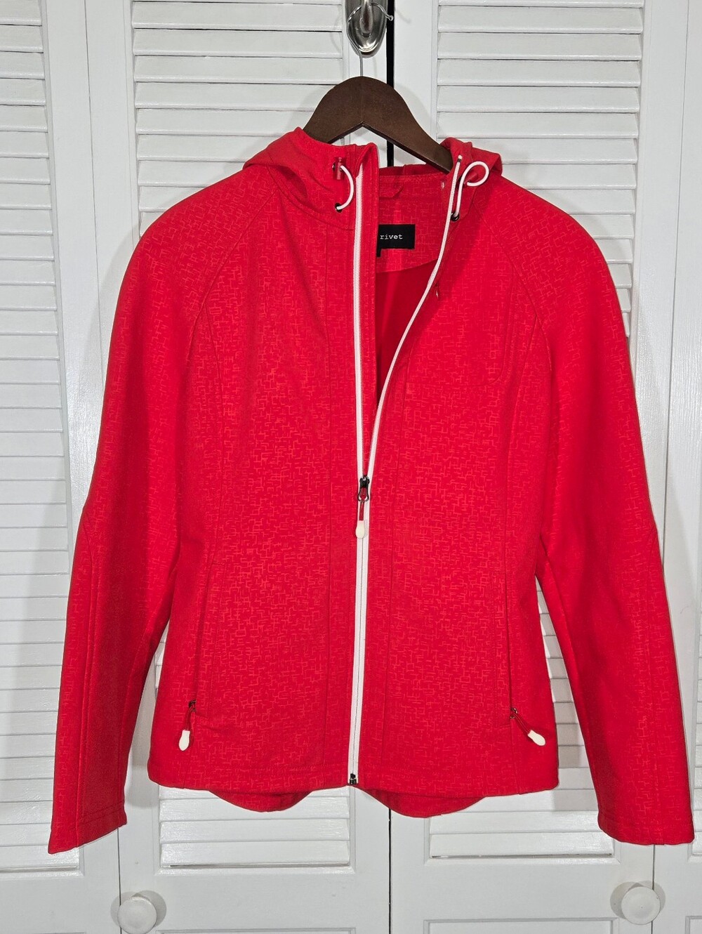 Black Rivet Red Full Zip Soft Shell White Trim Performance Hooded Jacket Sz S